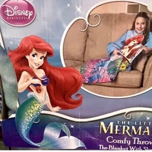Throw blanket The Little Mermaid new with sleeves polyester 48" x 48"
